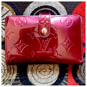 Authentic Louis Vuitton women’s leather monogram bifold wallet.